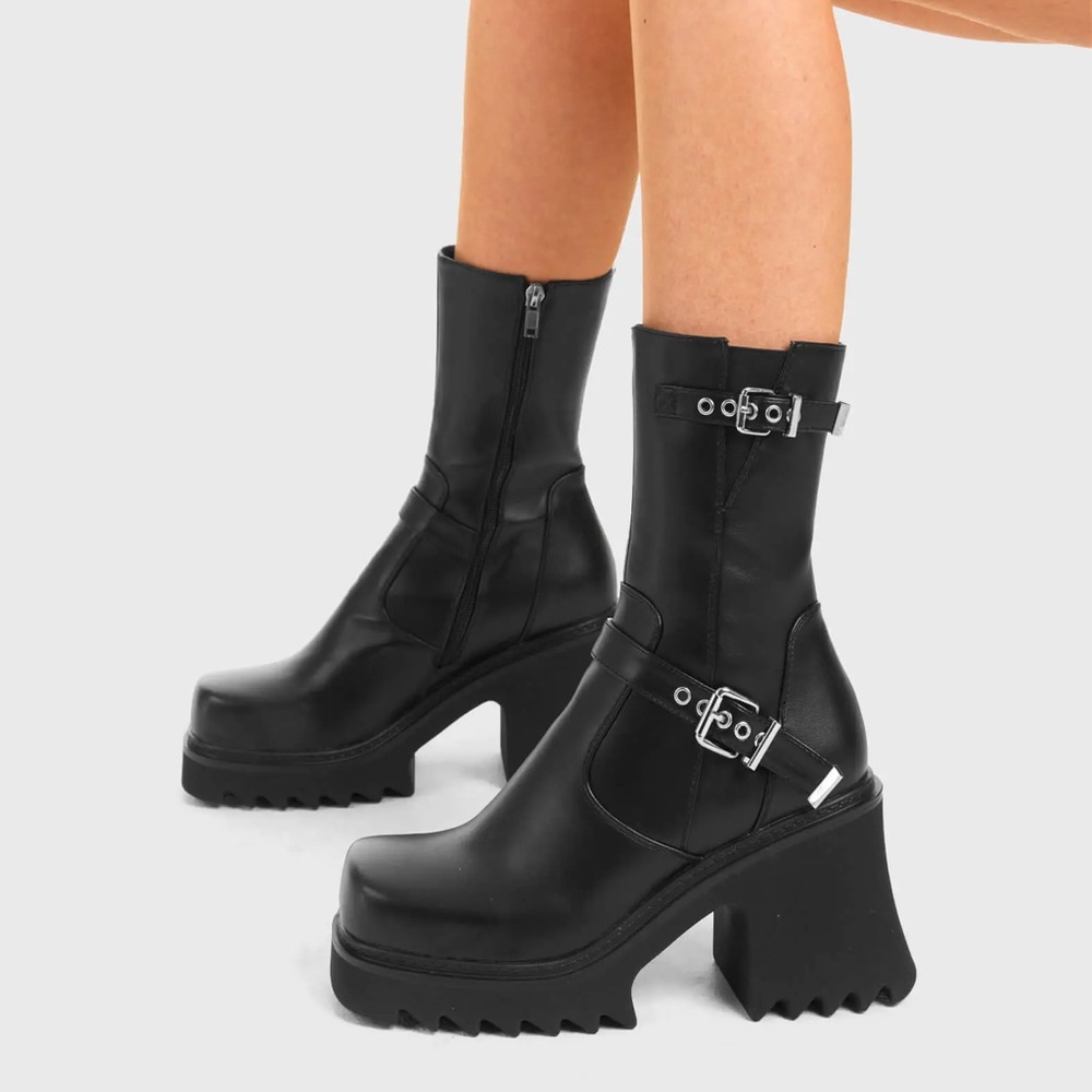 Sleek Black Heeled Boots with Buckle Detail